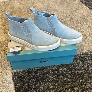 TOMS stone grey suede Bryce shoe.
